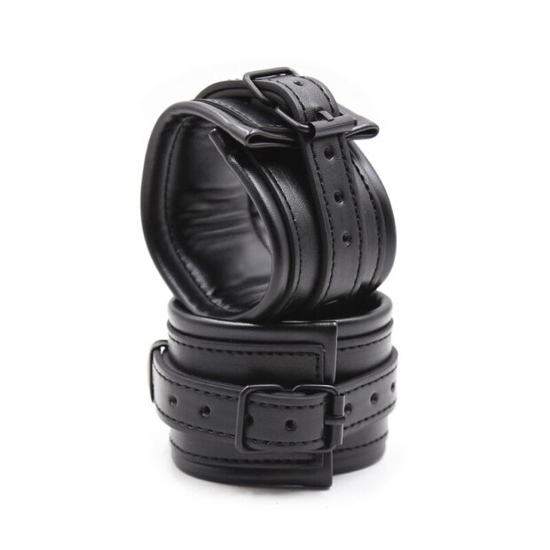 OHMAMA Handfesseln mit Lederiemen und schwarzer Metallkette