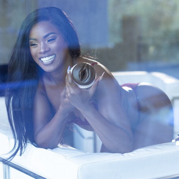 FLESHLIGHT Ana Foxxx Silk Vagina Masturbator